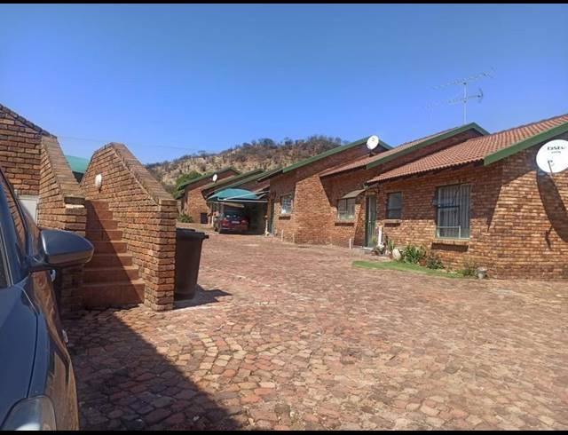 2 BEDROOM TOWNHOUSE FOR SALE IN SUIDEROORD